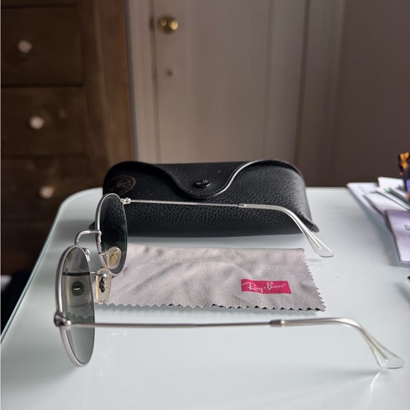 Ray-Ban Silver Round Sunglasses - Picture 2 of 4